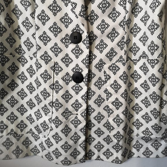 Dinh Ba Vest Small size  White/ Off white and Black Collar  Sleeveless 2 Pockets - Picture 5 of 7